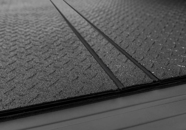 Black Diamond Mist finish on the Lomax Hard Folding Cover. 