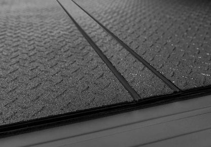 Black Diamond Mist finish on the Lomax Hard Folding Cover. 