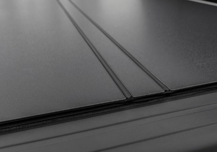 Matte black finish of the Lomax Hard Folding Cover.